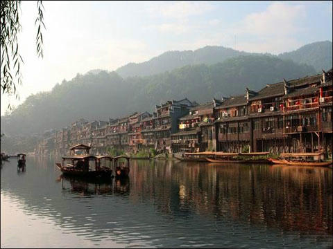 A線：猛洞河、芙蓉鎮(zhèn)、鳳凰、苗寨、張家界五日游