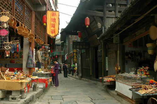 E線：張家界、猛洞河、芙蓉鎮(zhèn)、黃龍洞經(jīng)典四日游（純玩）